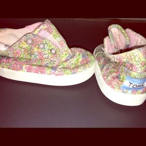 Toddler TOMS size 4